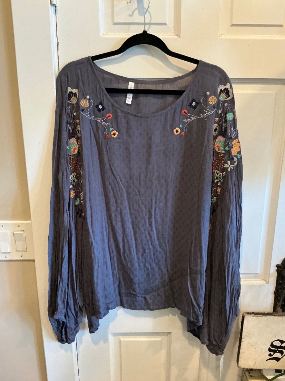 Xhilaration pullover top with embroidery! Perfect for Fall!  Plus size 4x